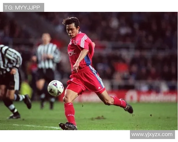 近期崛起的足球明星们如何在赛场上书写传奇与辉煌